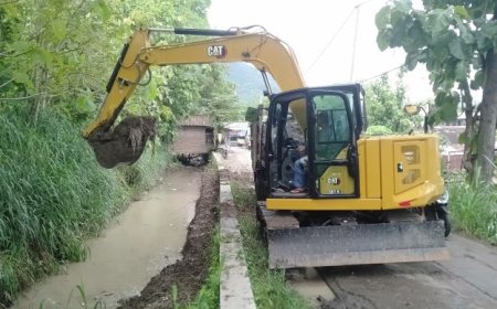 Dinas PU Klaten Mengerahkan Alat Berat, Pasang Bronjong di Talud yang Jebol