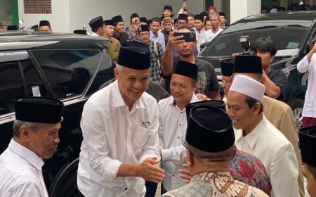 Ganjar Pranowo Silaturahmi ke Ponpes Krapyak, Disambut Para Kiai