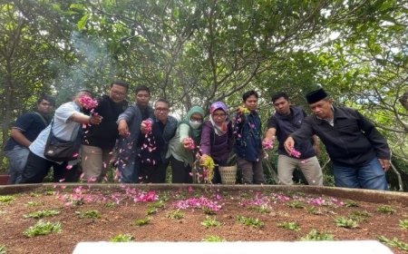 HUT ke-78 PWI, Wartawan Kebumen Ziarah