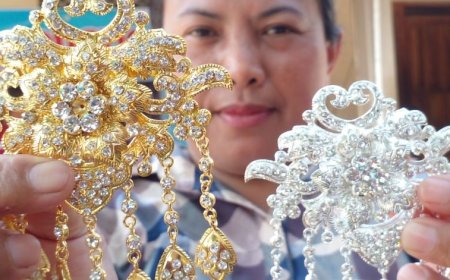 Aksesoris Pengantin Produk Perajin Pundong Bantul Berkilau
