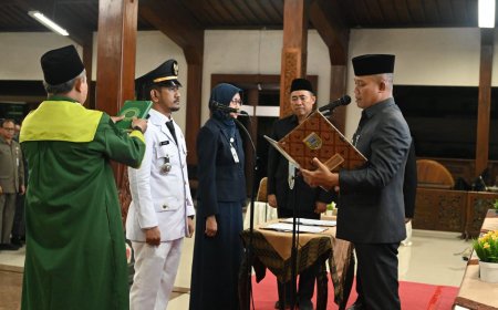Bupati Kebumen Melantik Pejabat Menjelang Tengah Malam