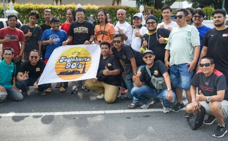 Nostalgia Era 90an, Mobil Lawas Ramaikan Pasar Klithikan
