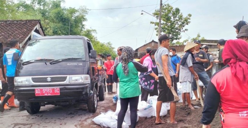 Hujan Deras Mengakibatkan Tanggul Sungai di Klaten Jebol