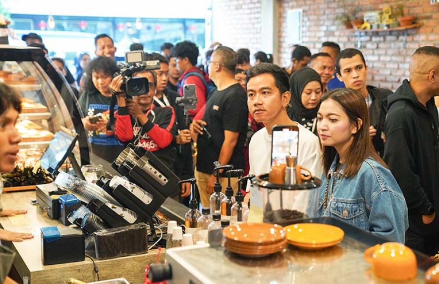 Sambangi Sate Celup Milik Baim Wong, Gibran Bilang Penasaran