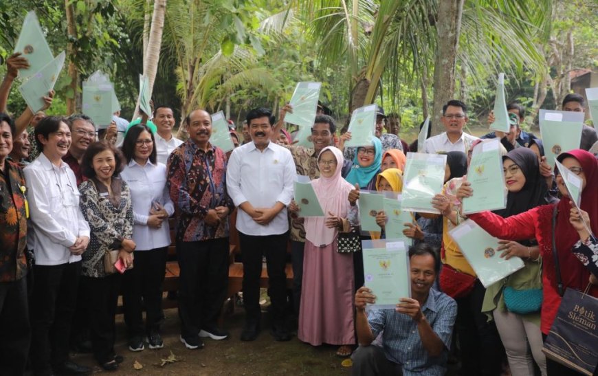 Warga Moyudan Sleman Merelakan Sebagian Tanahnya untuk Akses Jalan