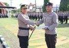 Anggota Polsek Karanggayam Menerima Penghargaan dari Kapolres Kebumen