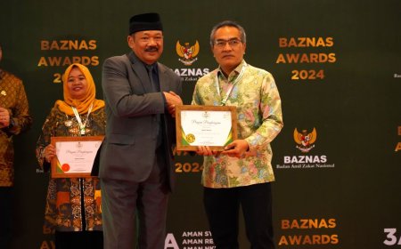 Bupati Bantul Abdul Halim Muslih Meraih Baznas Awards 2024