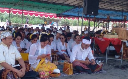 Umat Hindu Gelar Upacara Melasti di Pantai Parangkusumo Bantul