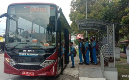 Pelajar Naik Bus Trans Kebumen Gratis, Bukan Segmen Pasar Angkutan Umum