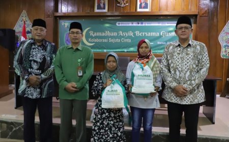 Bantuan Sembako Disalurkan Saat Festival Ramadan Asyik Bersama Gusmen