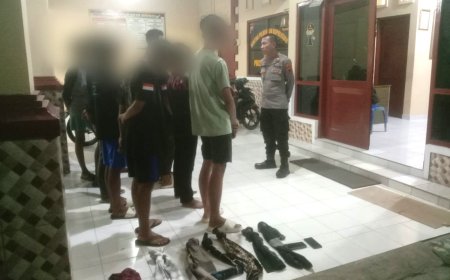 Patroli Polisi Bubarkan Aksi Sekelompok Remaja Perang Sarung