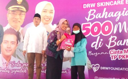 Parjiyem Senang Peroleh Bingkisan Ramadan