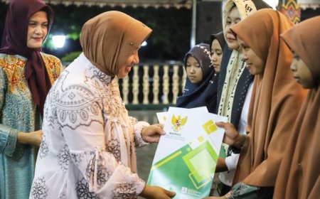 Bupati Purworejo Yuli Hastuti Beri Santunan 60 Anak Yatim