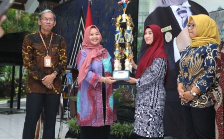 Pemenang Lomba Tanam Timun Baby Menerima Hadiah Uang, Trofi dan Sertifikat