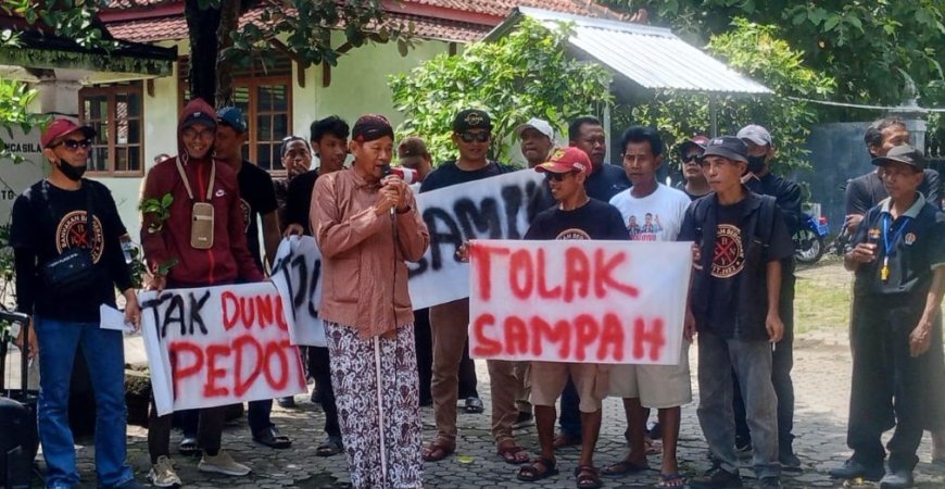 Warga Menolak Pembangunan Pengolahan Sampah DLH Kota Yogyakarta di TPST Piyungan
