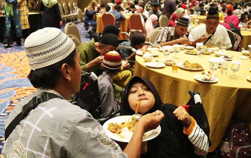 Lazismu PKU Muhammadiyah Menggelar Bukber Bareng Ratusan Anak Disabilitas