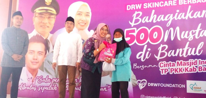 Parjiyem Senang Peroleh Bingkisan Ramadan