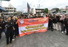 FKJR Berbagi Takjil di Tugu Jogja