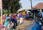 Lahan Kosong Pinggir Sungai Dimanfaatkan untuk Senam