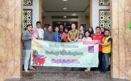 Berbagi di Bulan Ramadan, Qhomemart Santuni Warga hingga Menggelar Pelatihan untuk UMKM