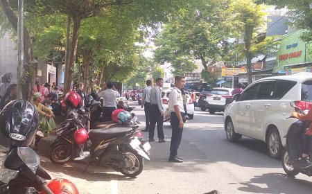 Urai Kepadatan di Beberapa Pusat Perbelanjaan, Polres Melakukan Rekayasa Lalulintas