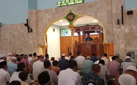 Ribuan Umat Islam Memenuhi Masjid Agung Kulonprogo