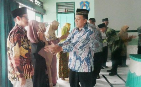 SMPN 1 Sedayu Bantul Syawalan, UMBY Menyerahkan Infak
