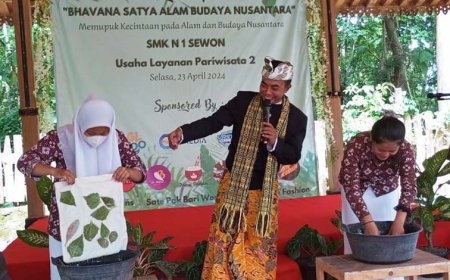 Siswa SMKN 1 Sewon Praktek Membuat Ecoprint