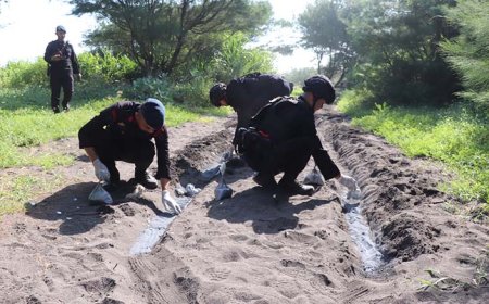 Tim Gegana Musnahkan 31 Kilo Bubuk Mesiu di Pantai Depok