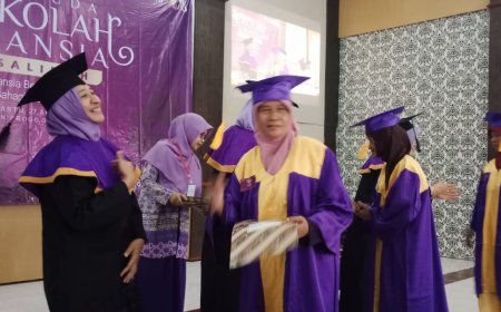 Tertua 82 Tahun, Sekolah Lansia Salimah Kulonprogo Gelar Wisuda