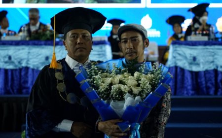 Wisuda UMBY Diawali Doa untuk Almarhumah Puti Paramita