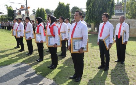 Ungkap Senpi Ilegal, 24 Anggota Satreskrim Polres Kebumen Menerima Penghargaan