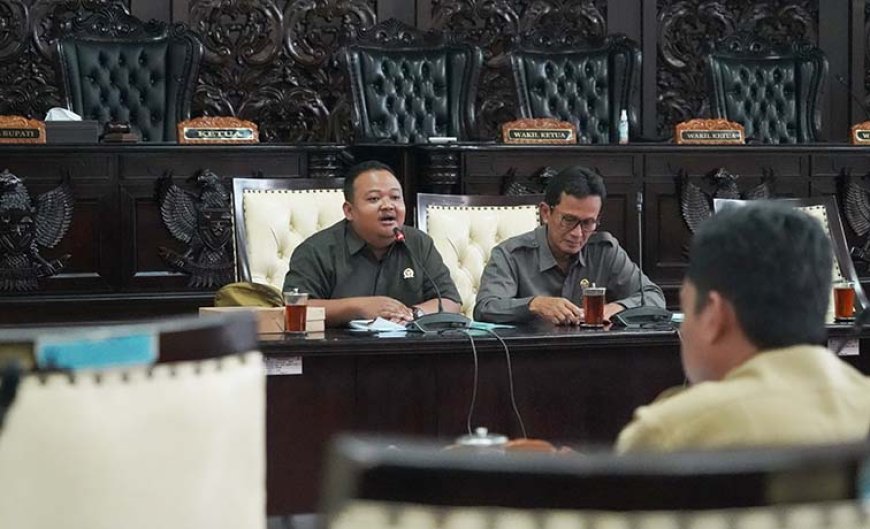 Pimpinan DPRD Kebumen Terpilih Menerima Mobil Baru, Mobil Lama untuk Pejabat Purna
