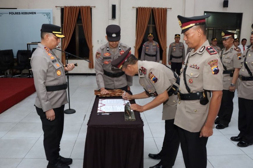 Tiga Perwira Polres Kebumen Memperoleh Promosi Jabatan