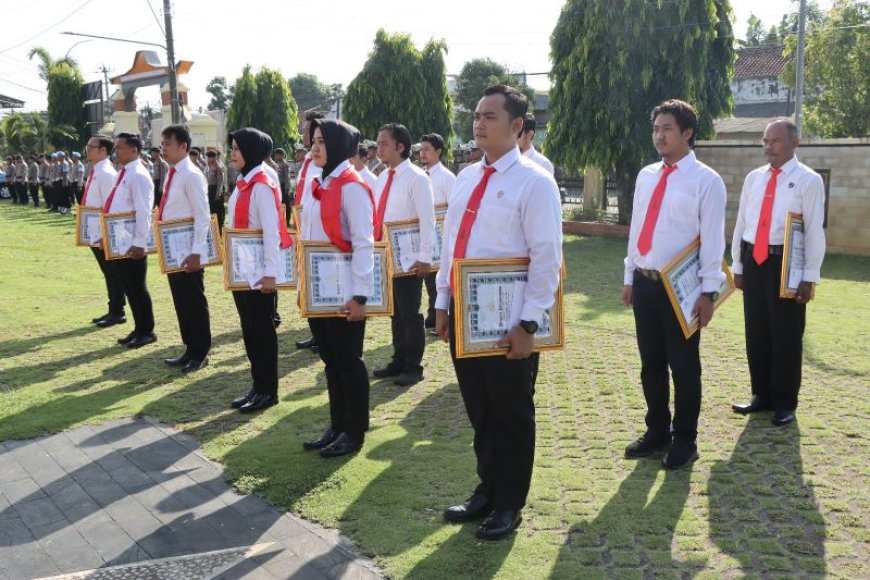 Ungkap Senpi Ilegal, 24 Anggota Satreskrim Polres Kebumen Menerima Penghargaan