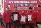 Arif dan Ristawati Mengambil Formulir Pendaftaran Bersamaan