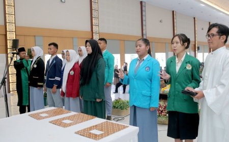 Lulus Uji Kompetensi, Ratusan Pelajar SMK Kesehatan Diwisuda