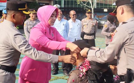 Kapolres Purworejo Melakukan Pembaretan Bintara Remaja