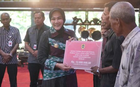 Pemkab Klaten Menyalurkan Bantuan Rehab Rumah Tak Layak Huni, Masing-masing Rp 12 Juta 