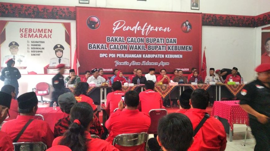 Disertai Lima Pimpinan Parpol Arif dan Rista Mendaftar ke DPC PDI Perjuangan
