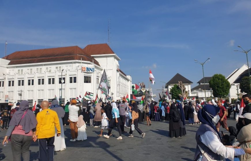 Berbagai Elemen Gelar Aksi Palestina di Titik Nol Kilometer Yogyakarta