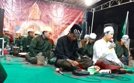 Ribuan Jamaah Bersholawat Bersama Gus Munada di Majelis Kiai Ombo Pengasih Kulonprogo