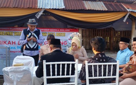 Empat Pasangan Pengantin Menikah di Peternakan dengan Mahar Kepala Kambing