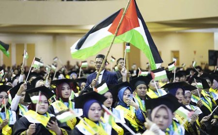 Riuh Seruan “Free Palestine” Menggema di Wisuda UMY