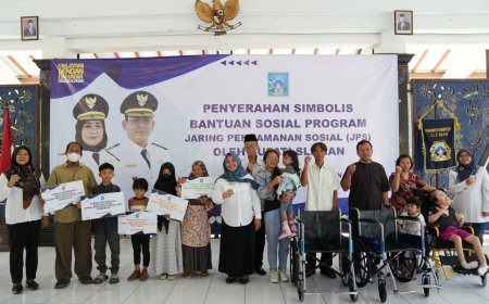 Bupati Sleman Menyerahkan Bantuan Program JPS