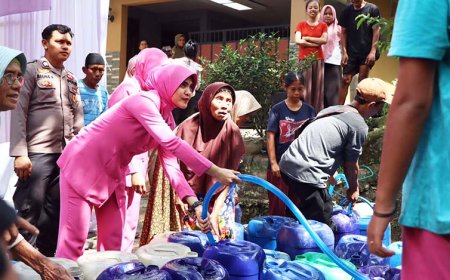 Polres Kebumen Kirim Air Bersih ke Daerah Kekeringan