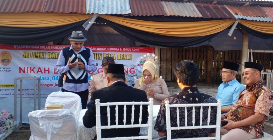 Empat Pasangan Pengantin Menikah di Peternakan dengan Mahar Kepala Kambing