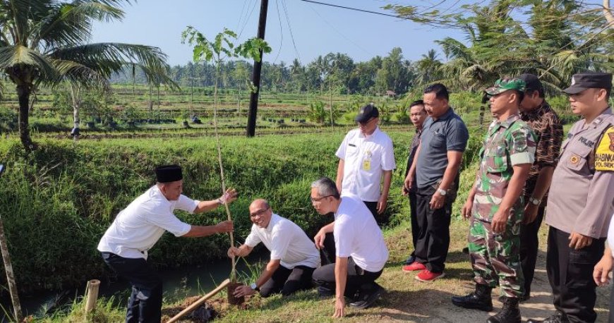 Kantor BPN Purworejo Menanam 100 Pohon Penyangga Air di Desa Rawan Longsor