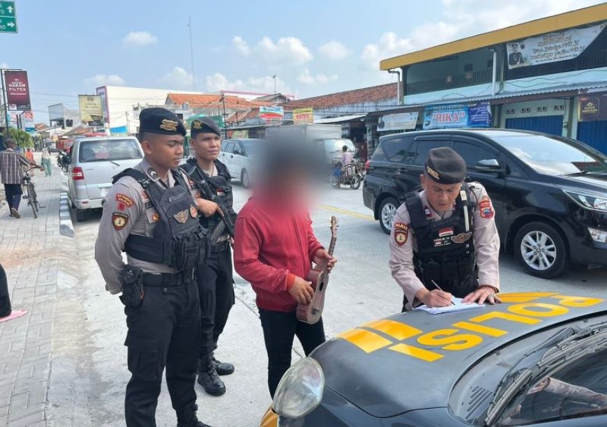Samapta Polres Kebumen Membina Pengamen di Kutowinangun