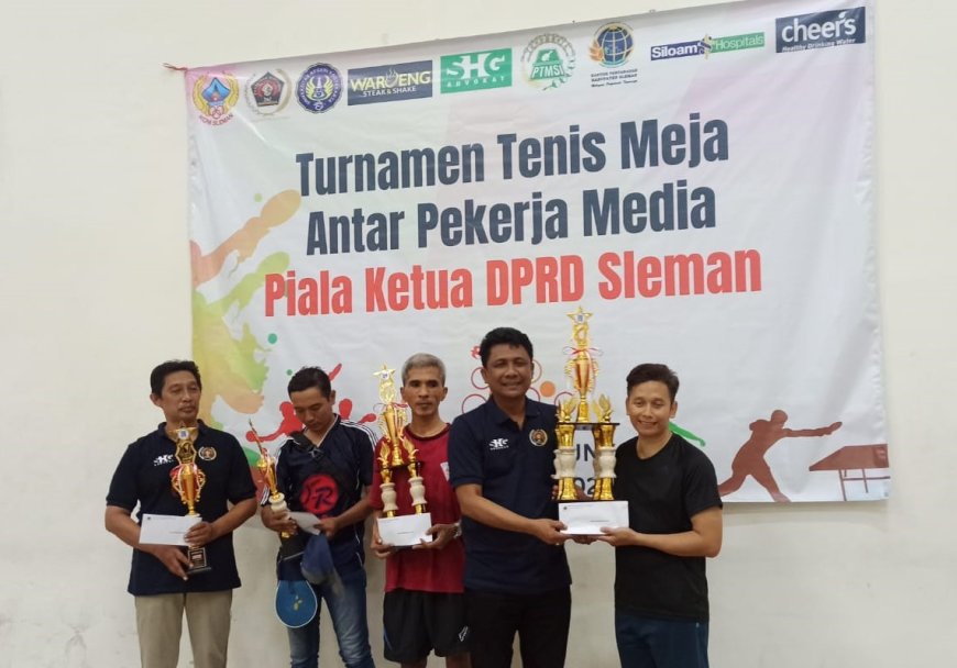 Pekerja Media Bertarung Sengit pada Turnamen Tenis Meja Piala Ketua DPRD Sleman